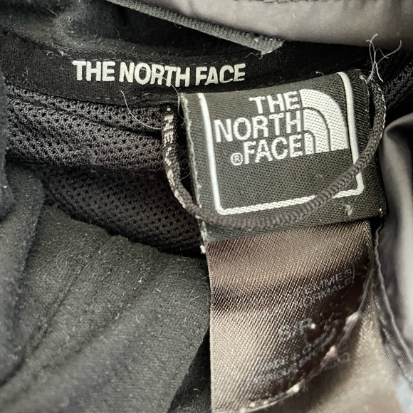 North Face windbreaker. Colour is a dark blue almost black. - Picture 3 of 3